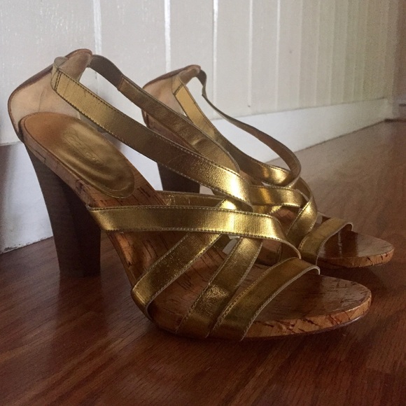 Meet well dressed dame Amanda 😘 💋💋 - Picture 9 of 9